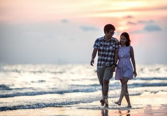A couple is enjoying their time exploring the environment thanks to a newcomer's guide to Southern California.